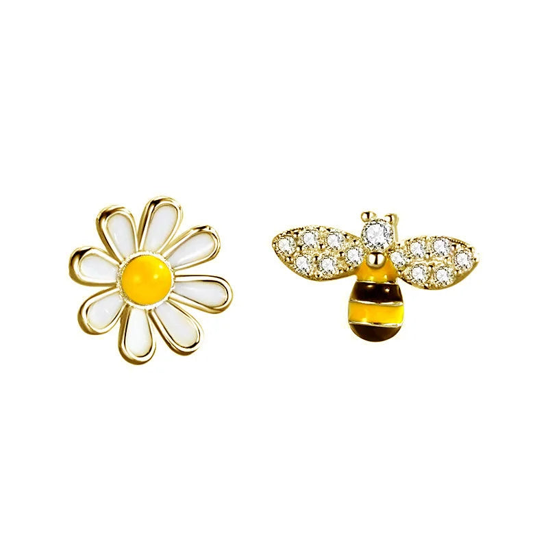 Aretes Asimétricos Abeja y Margarita