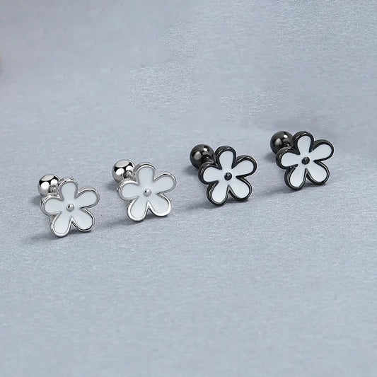 Aretes Flores en Blanco o Negro
