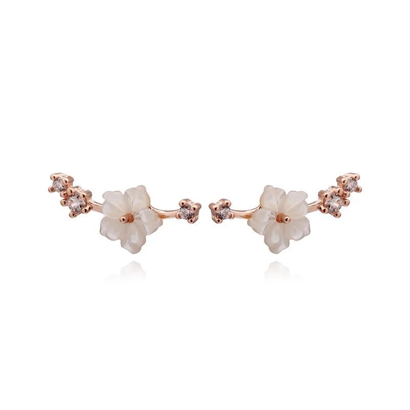 Aretes Flor de Concha con Zirconias