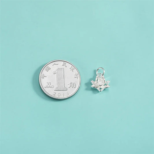 Dije Flor de Loto con Estrella