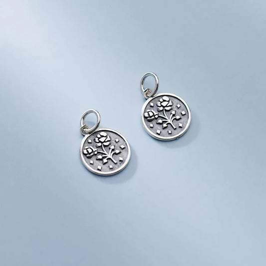 Dije Moneda Geométrica con Flor