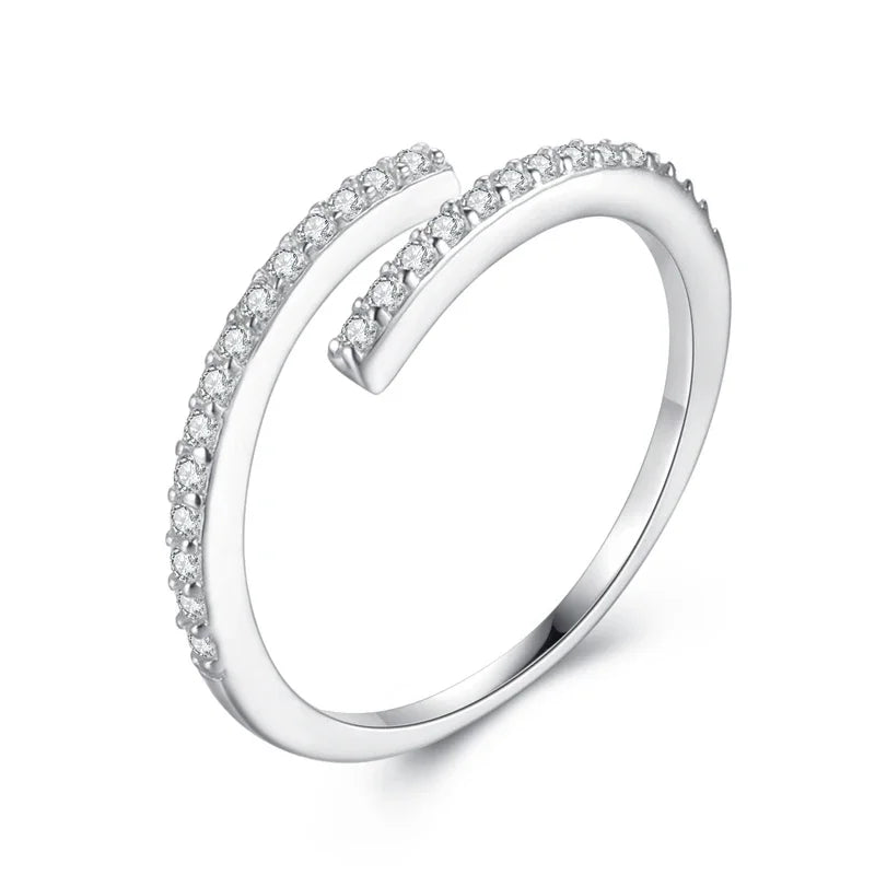 Anillo Línea de Zirconias Brillantes