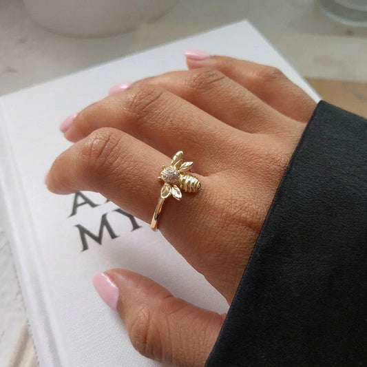 Anillo Abeja en Tono Dorado