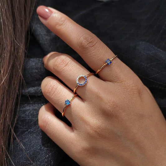 Anillo Geométrico con Zirconia Azul