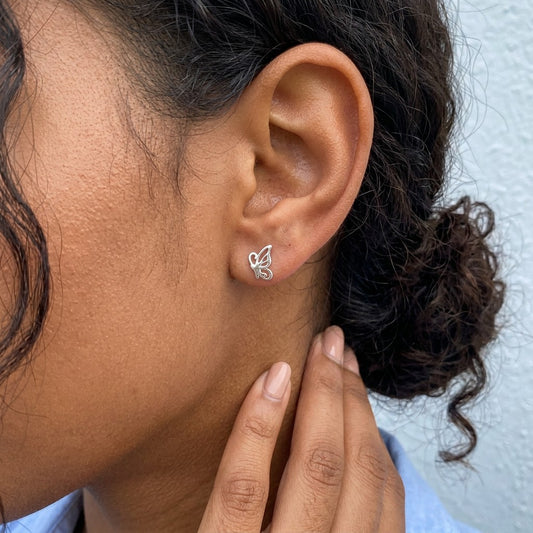 Aretes Alas de Mariposa en Dos Modelos