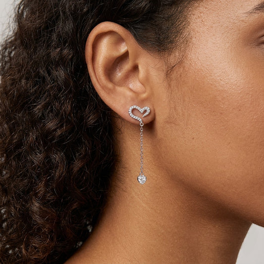 Aretes Asimétricos Corazón con Zirconias