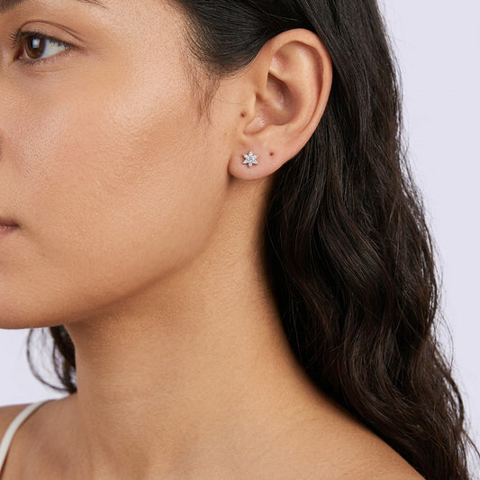 Aretes Bolita Brillante con Estrella