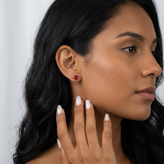 Aretes Corazón con Zirconia Roja
