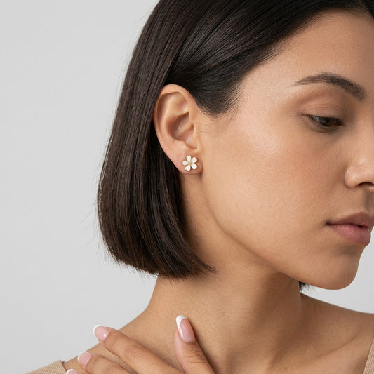 Aretes Flor Dorada Romántica