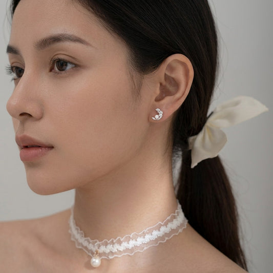 Aretes Luna con Perla Sintética y Zirconia