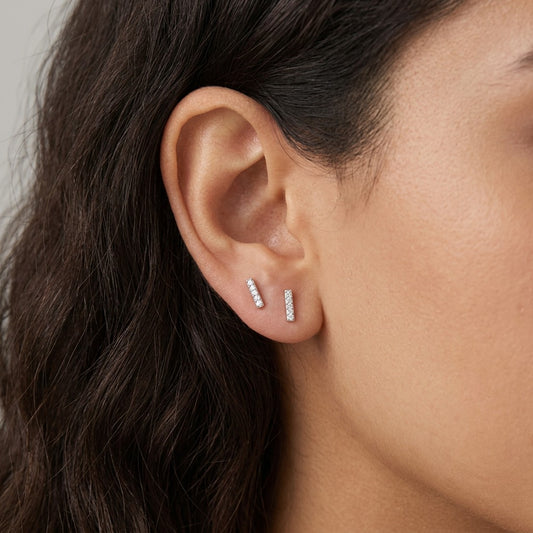 Aretes Mini Barra con Zirconias