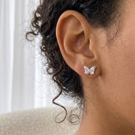 Aretes Moño con Corazón y Piedras Brillantes