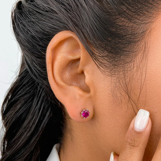 Aretes Zirconia Roja de Ocho Garras