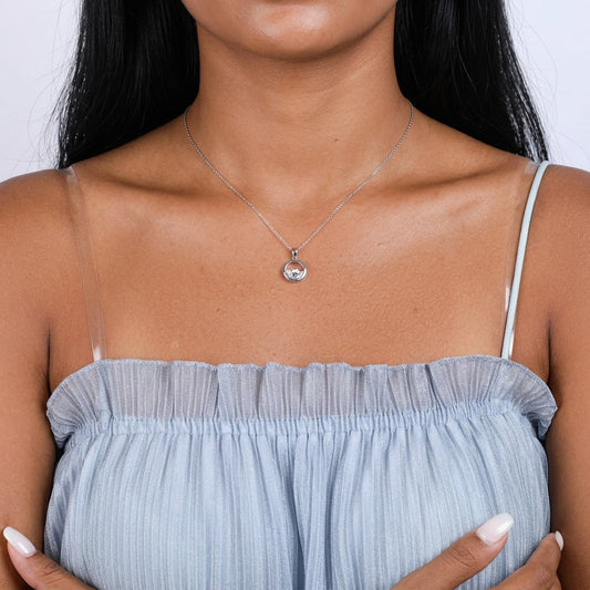 Collar Corto Círculo Calado con Cristal