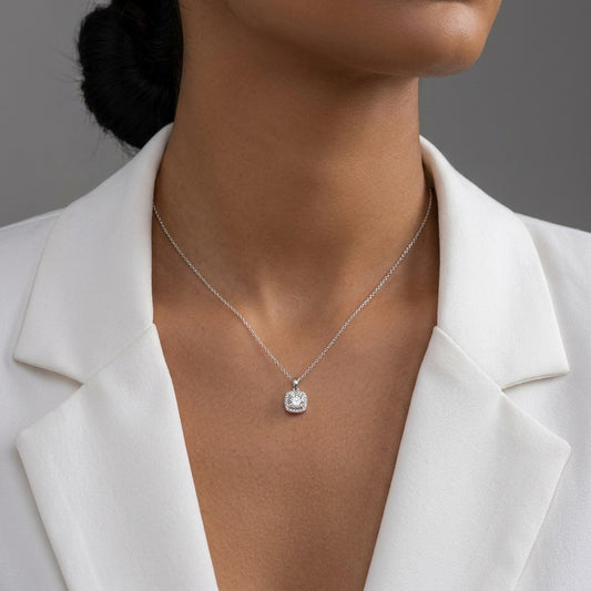 Collar Corto con Zirconia Cuadrada