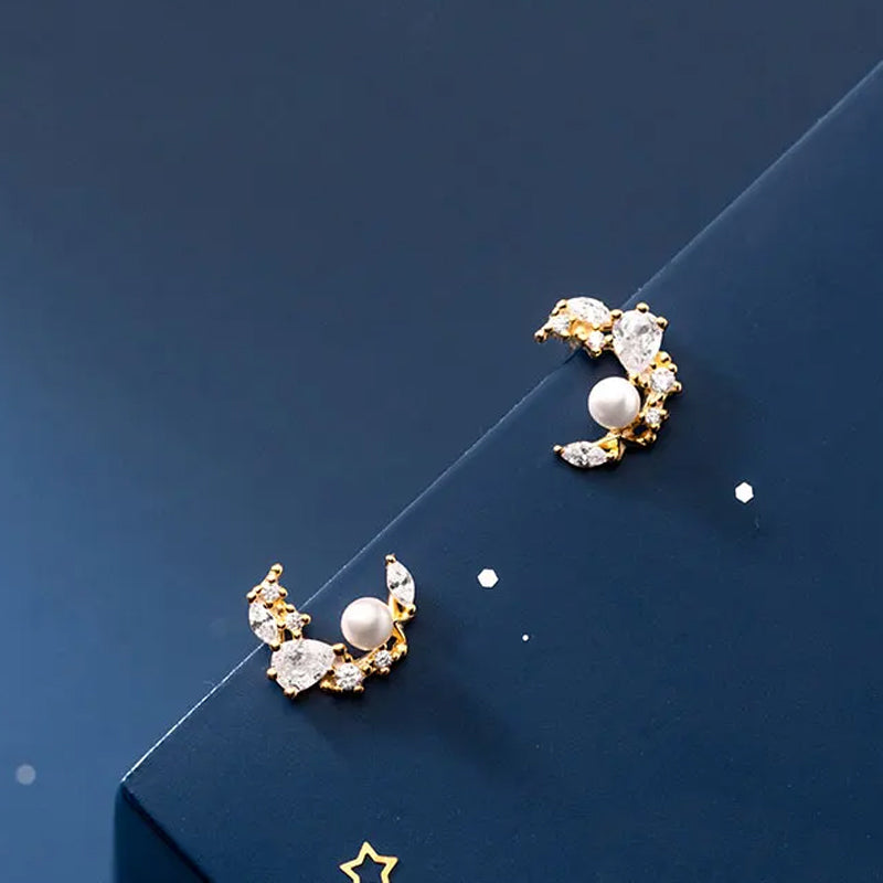 Aretes Luna con Perla Sintética y Zirconia