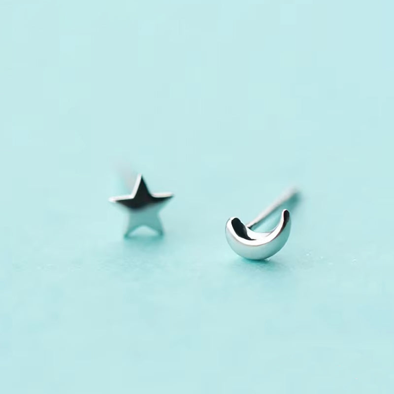 Aretes Mini Luna y Estrella Asimétricos