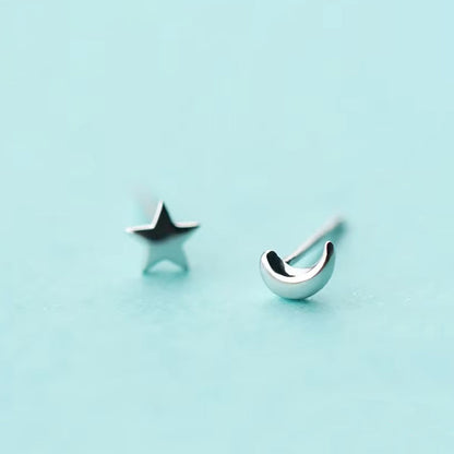 Aretes Mini Luna y Estrella Asimétricos