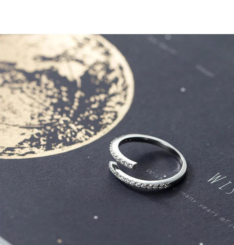 Anillo Línea de Zirconias Brillantes