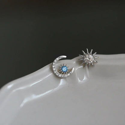 Aretes Asimétricos Luna y Estrella con Zirconias