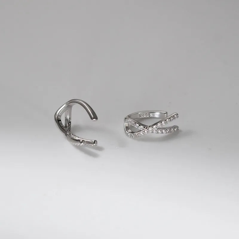 Arete de Clip Cruz con Zirconias