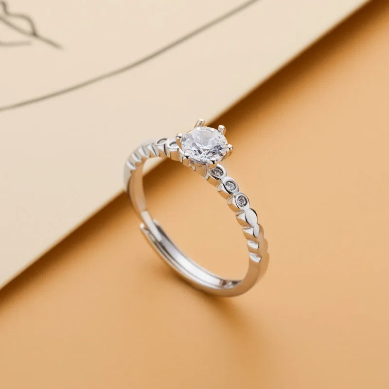 Anillo Ajustable con Zirconias