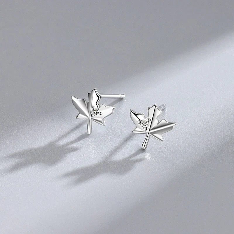 Aretes Hoja de Maple con Zirconias