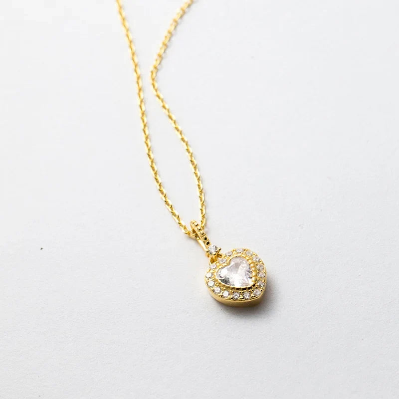 Collar Amor con Piedras Blancas