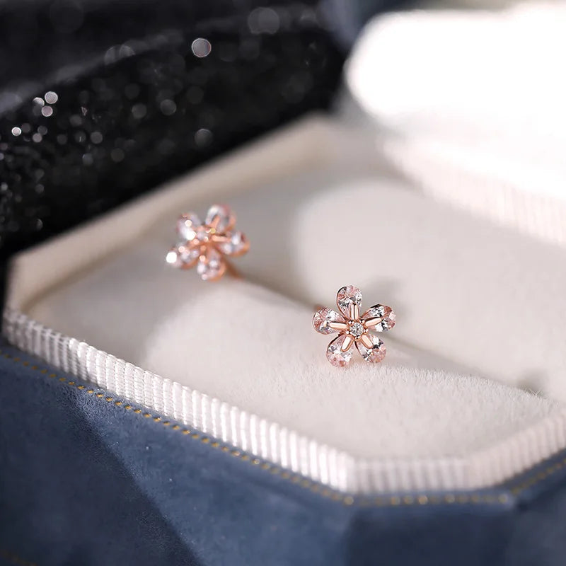 Aretes Flor Clásica con Zirconias