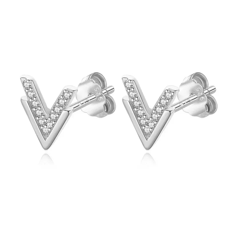 Aretes Triángulo o V con Zirconias