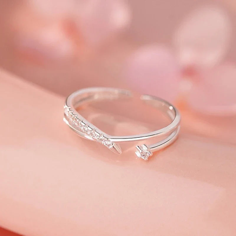 Anillo Ajustable Cruz con Zirconias