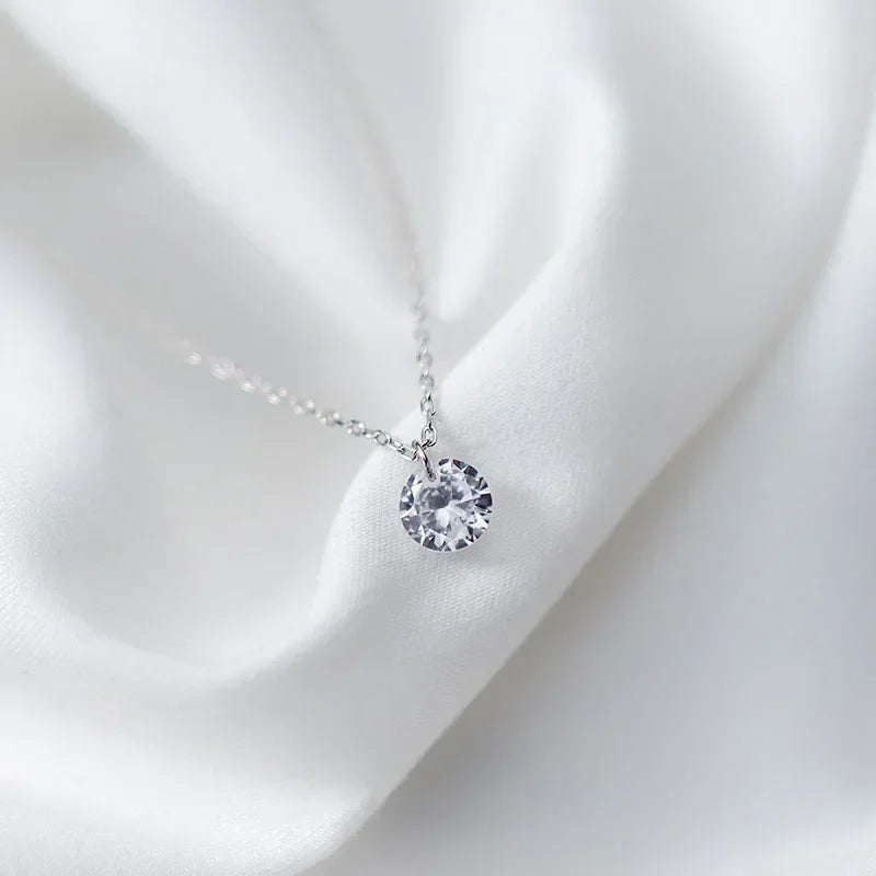 Collar Círculo con Zirconia
