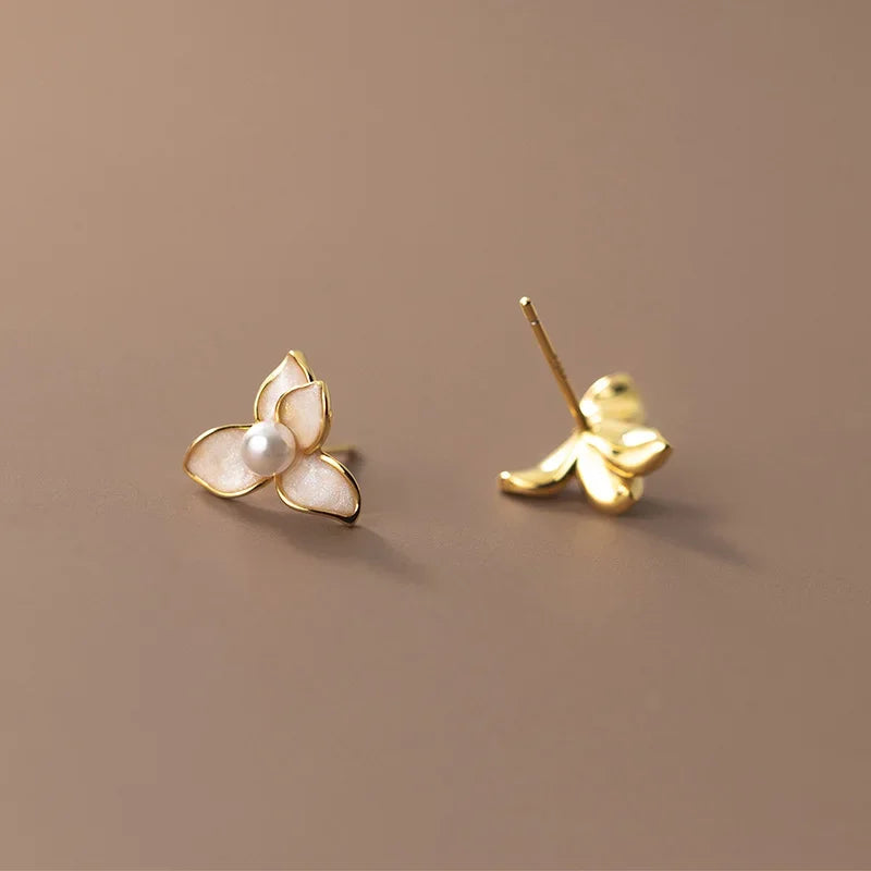 Aretes Flor Dorada Dulce con Perla