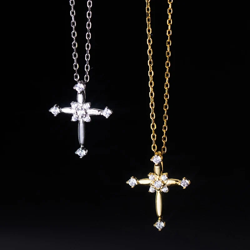 Collar Cruz Elegante con Zirconias