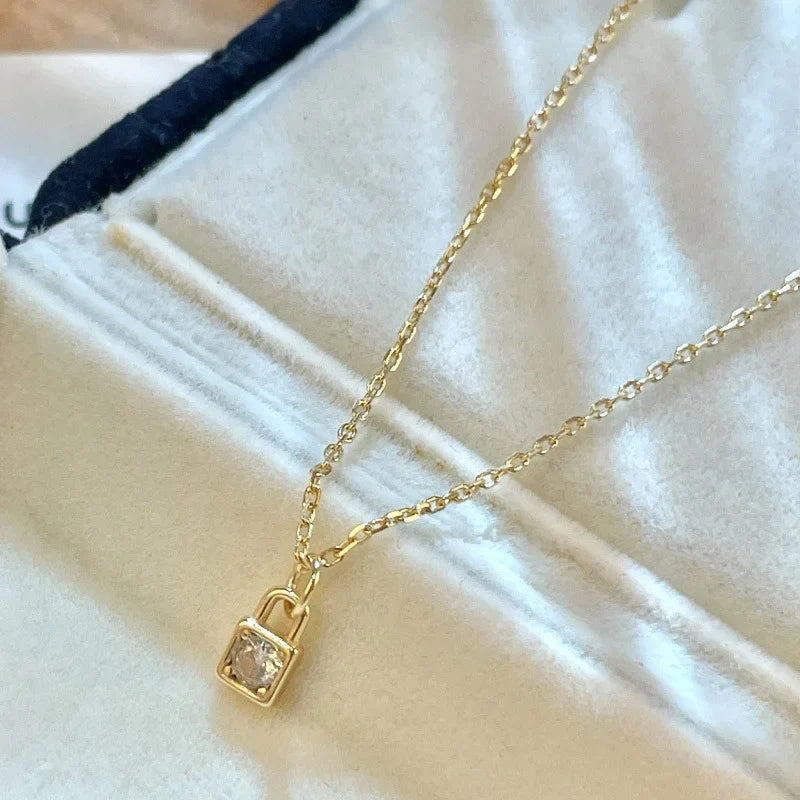 Collar Candado con Zirconias