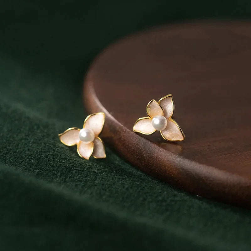 Aretes Flor Dorada Dulce con Perla
