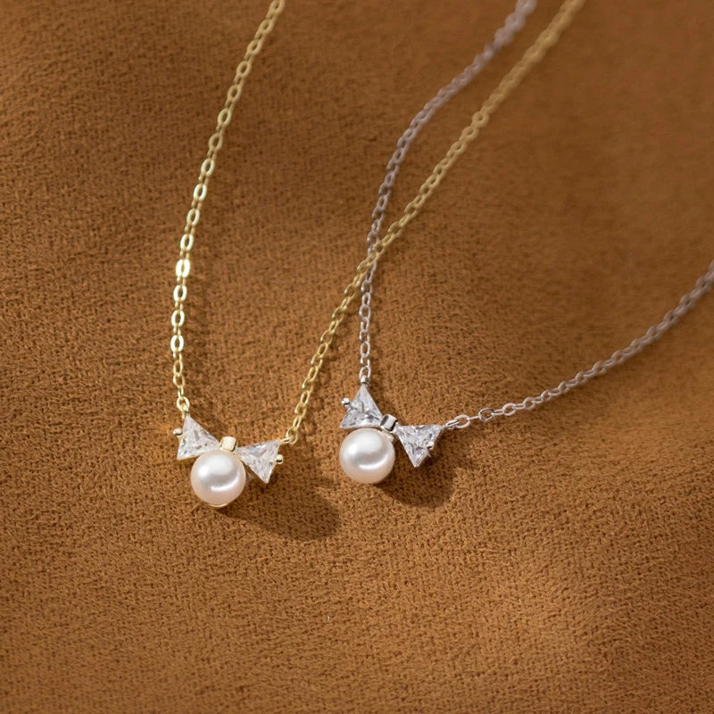 Collar Moño con Perla y Piedras Brillantes
