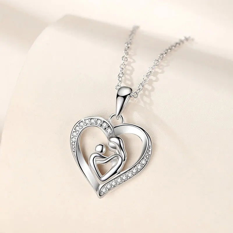 Collar Corazón Abrazo de Madre e Hijo