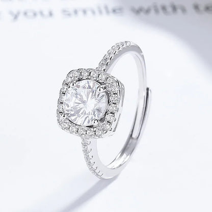 Anillo Ajustable con Zirconia Cuadrada