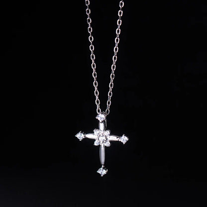 Collar Cruz Elegante con Zirconias