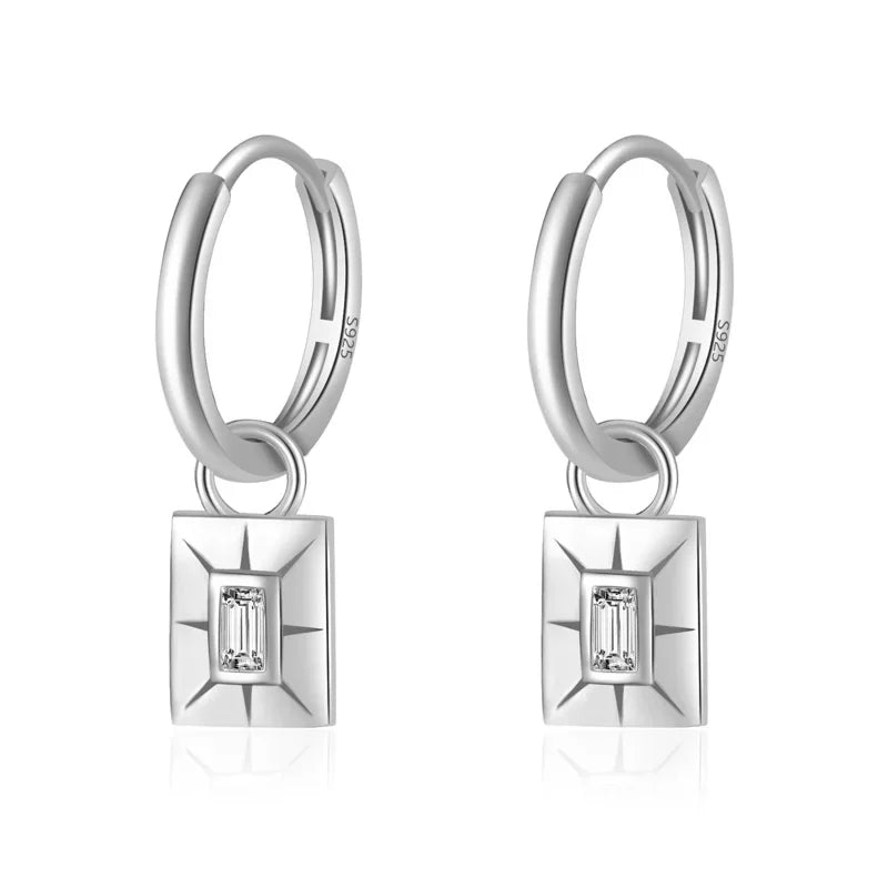 Arracadas con Dije Cuadrado de Zirconia