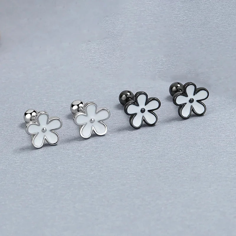 Aretes Flores en Blanco o Negro