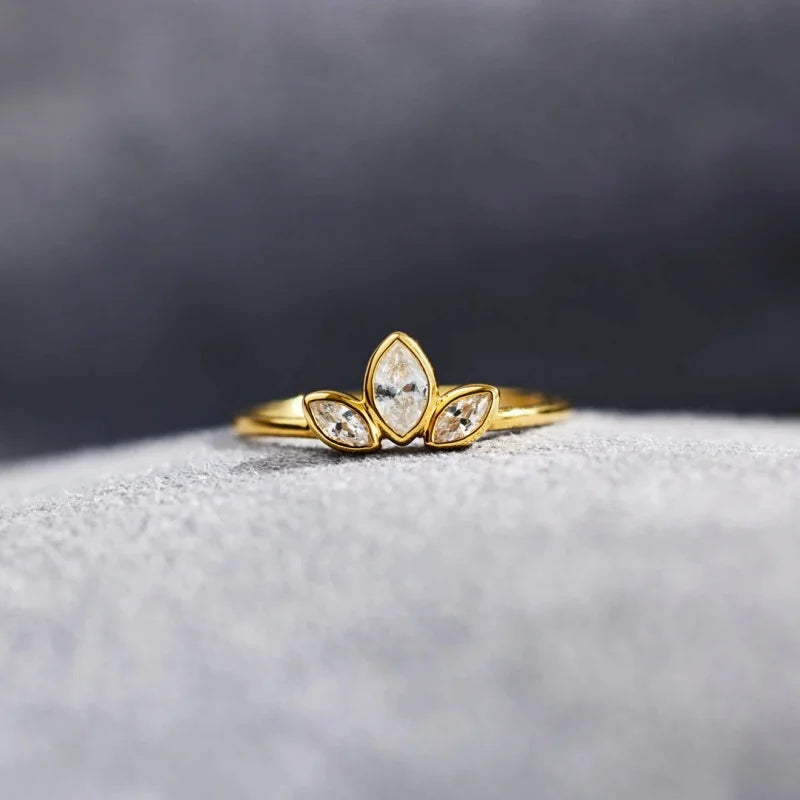 Anillo Trébol con Zirconias