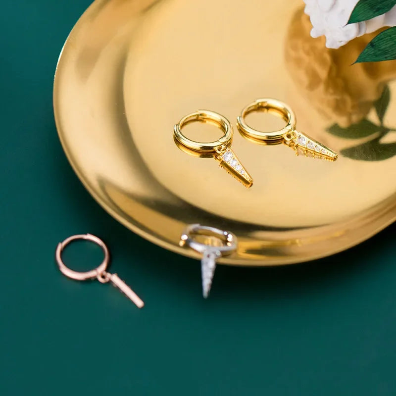 Aretes Triángulo Geométrico con Zirconias