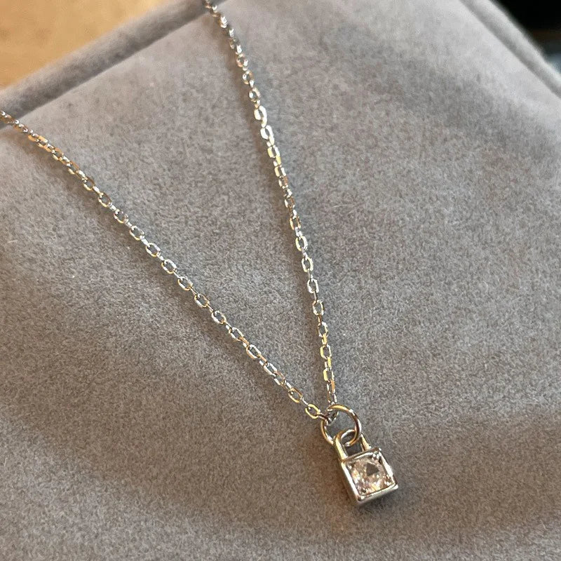 Collar Candado con Zirconias
