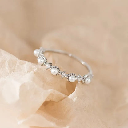 Anillo de Bandas Apiladas con Perla y Zirconias