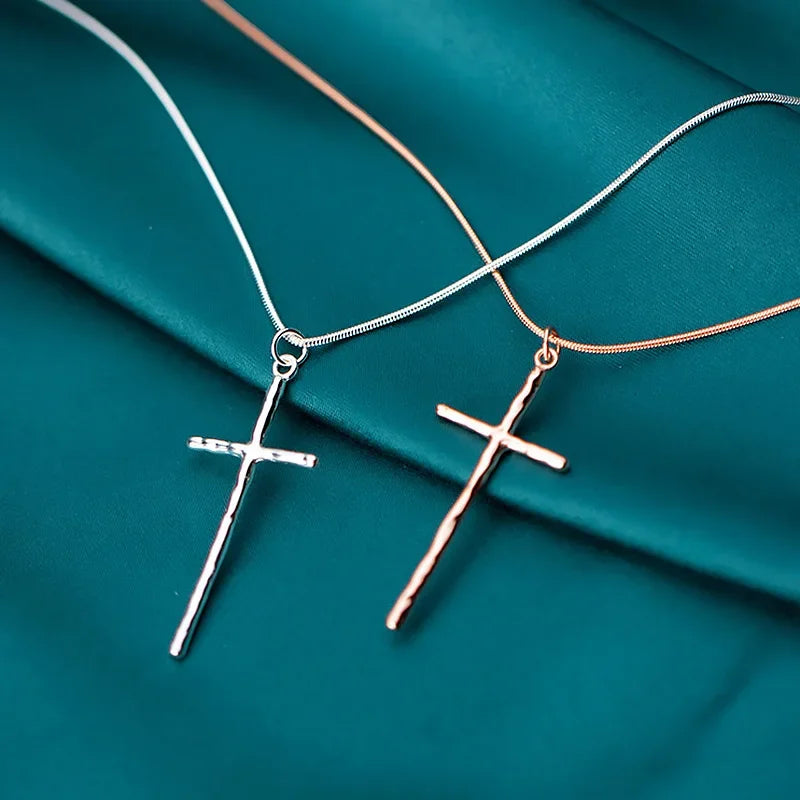 Collar Cruz Minimalista