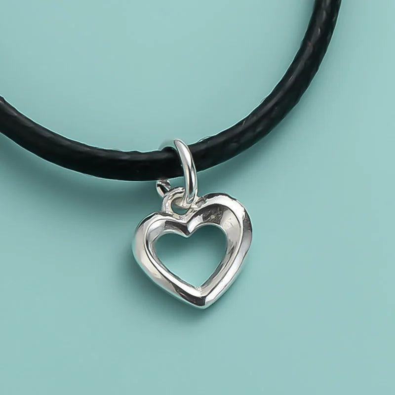 Dije Corazón Calado Blanco o Negro
