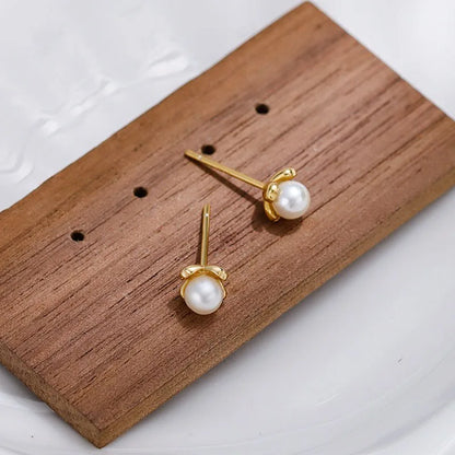 Aretes Flor Clásica con Perla