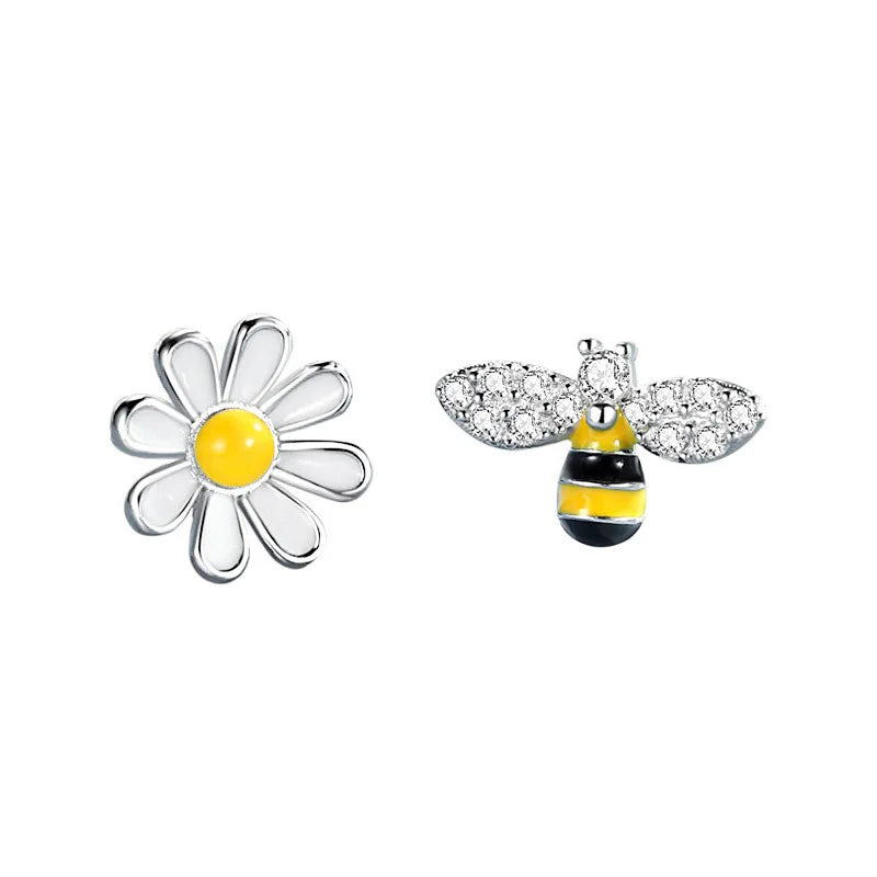 Aretes Asimétricos Abeja y Margarita